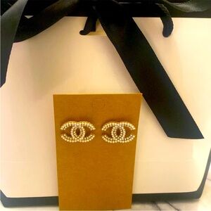 Nwt Beautiful fashion earrings